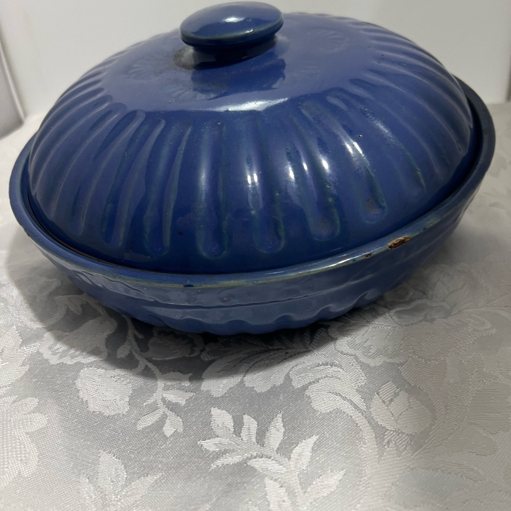 Vintage Blue Pottery Covered Casserole Dish Made In USA 8.5” Round